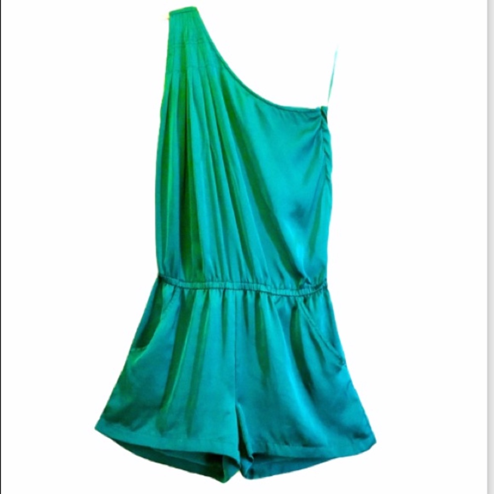 The limited one shoulder shorts romper satin green